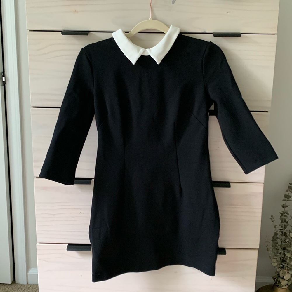 Chic mini dress with collar